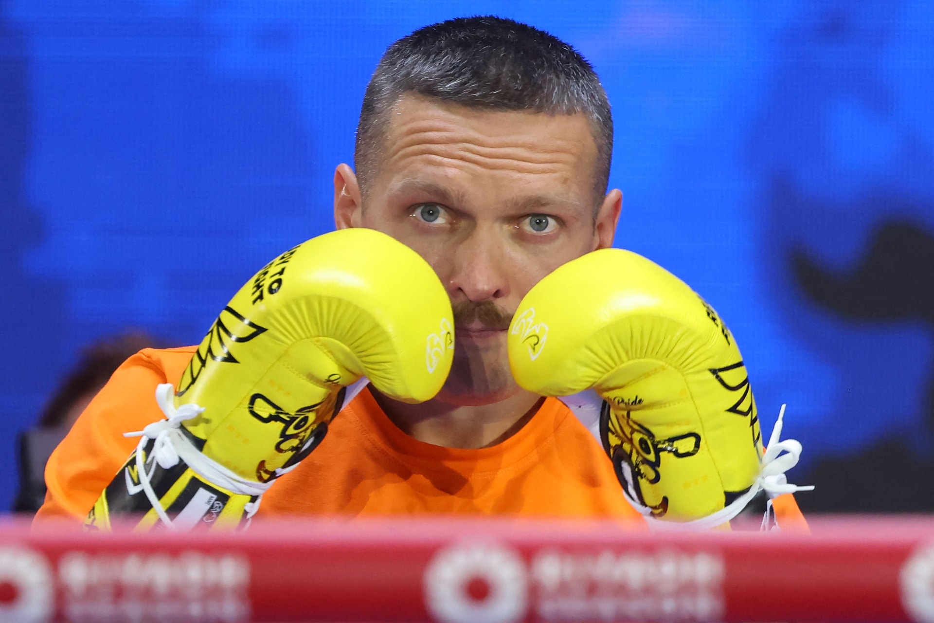 Rövid időre őrizetbe vették Olekszandr Uszik ukrán nehézsúlyú bokszolót Lengyelországban