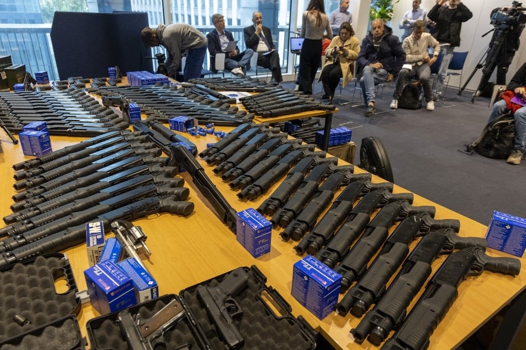 Brüsszelben több mint száz illegális lőfegyvert foglaltak le a hatóságok