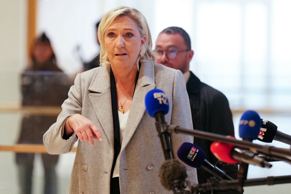 Marine le Pen a francia kormány megbuktatásáról beszél