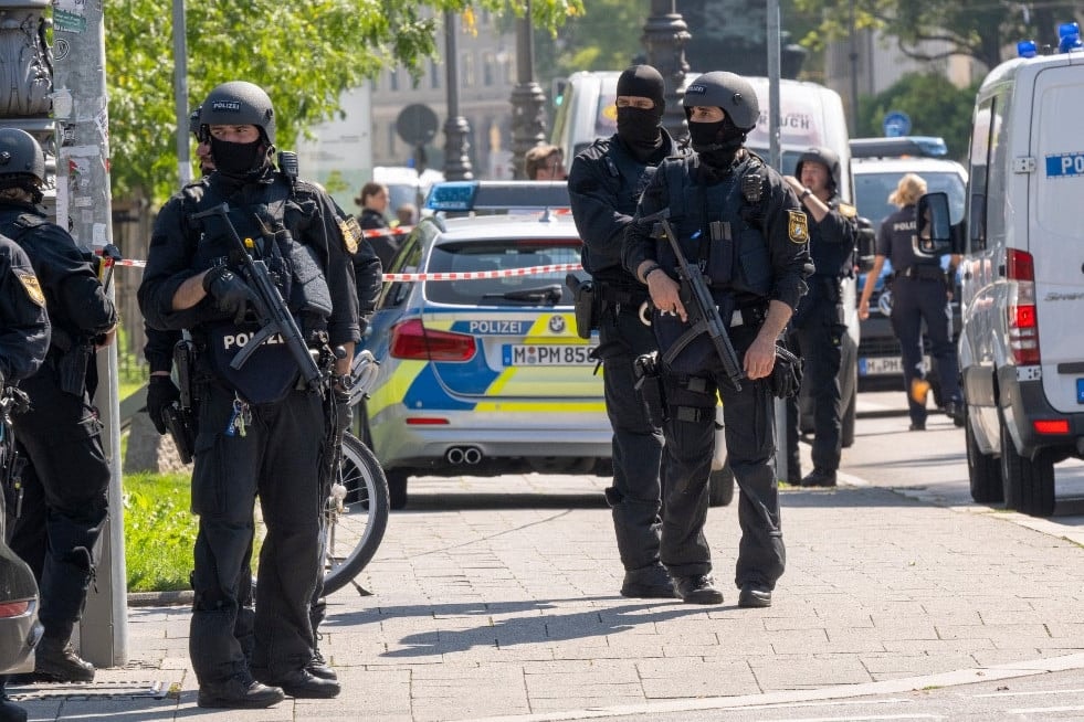 Rálőttek a rendőrök egy „gyanús személyre” München belvárosában