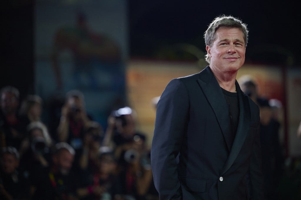 Hollywood Brad Pitt mellé áll