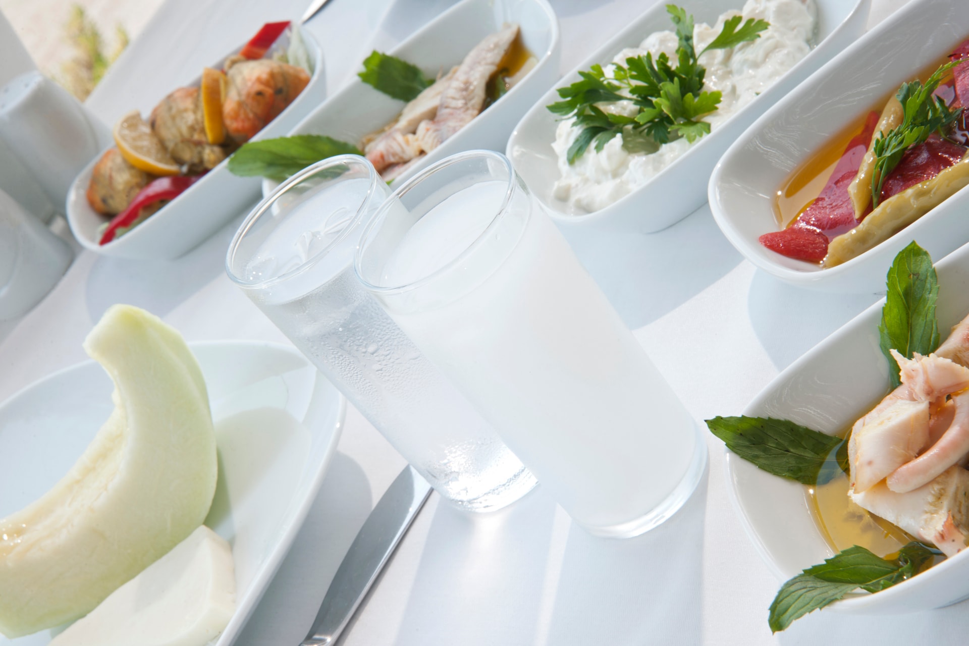 Tradicionális török alkohol segíthet a sejtkárosodás elleni harcban?