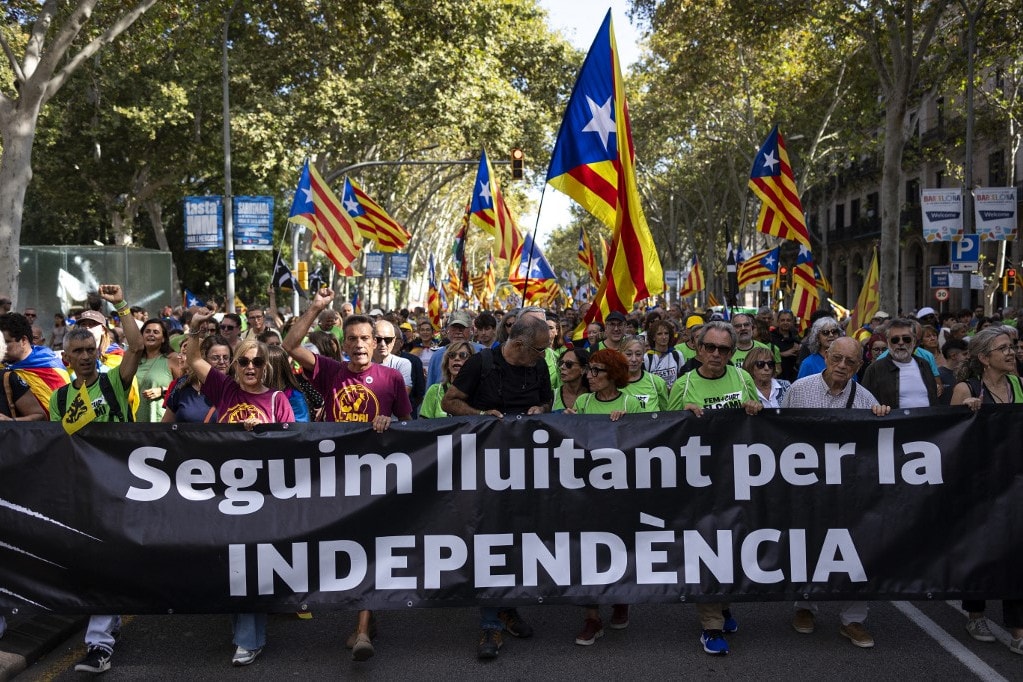 Barcelona: Több tízezren tüntettek a függetlenségért a katalán nemzeti ünnepen