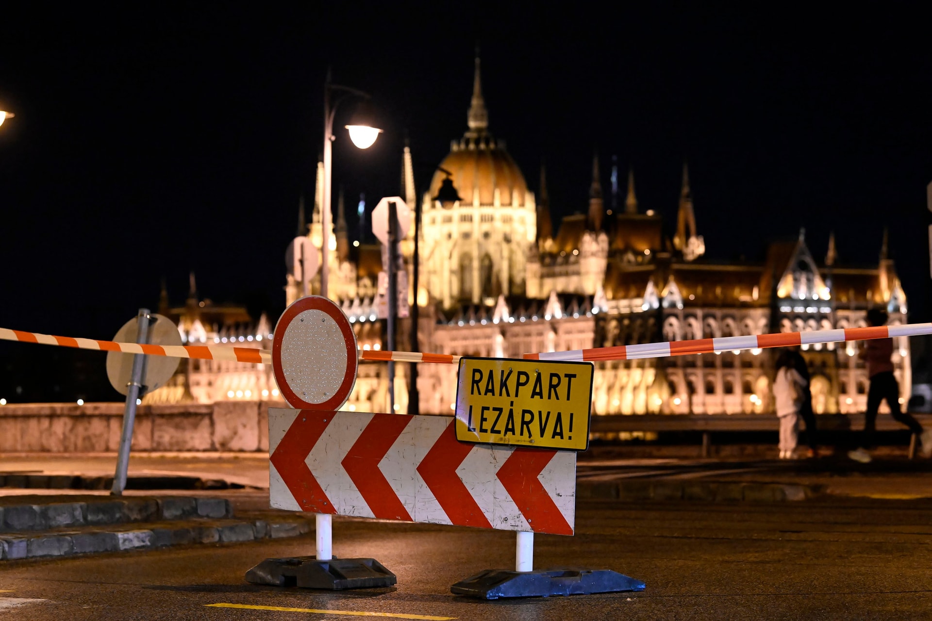 A református szeretetszolgálat önkéntesei is besegítenek