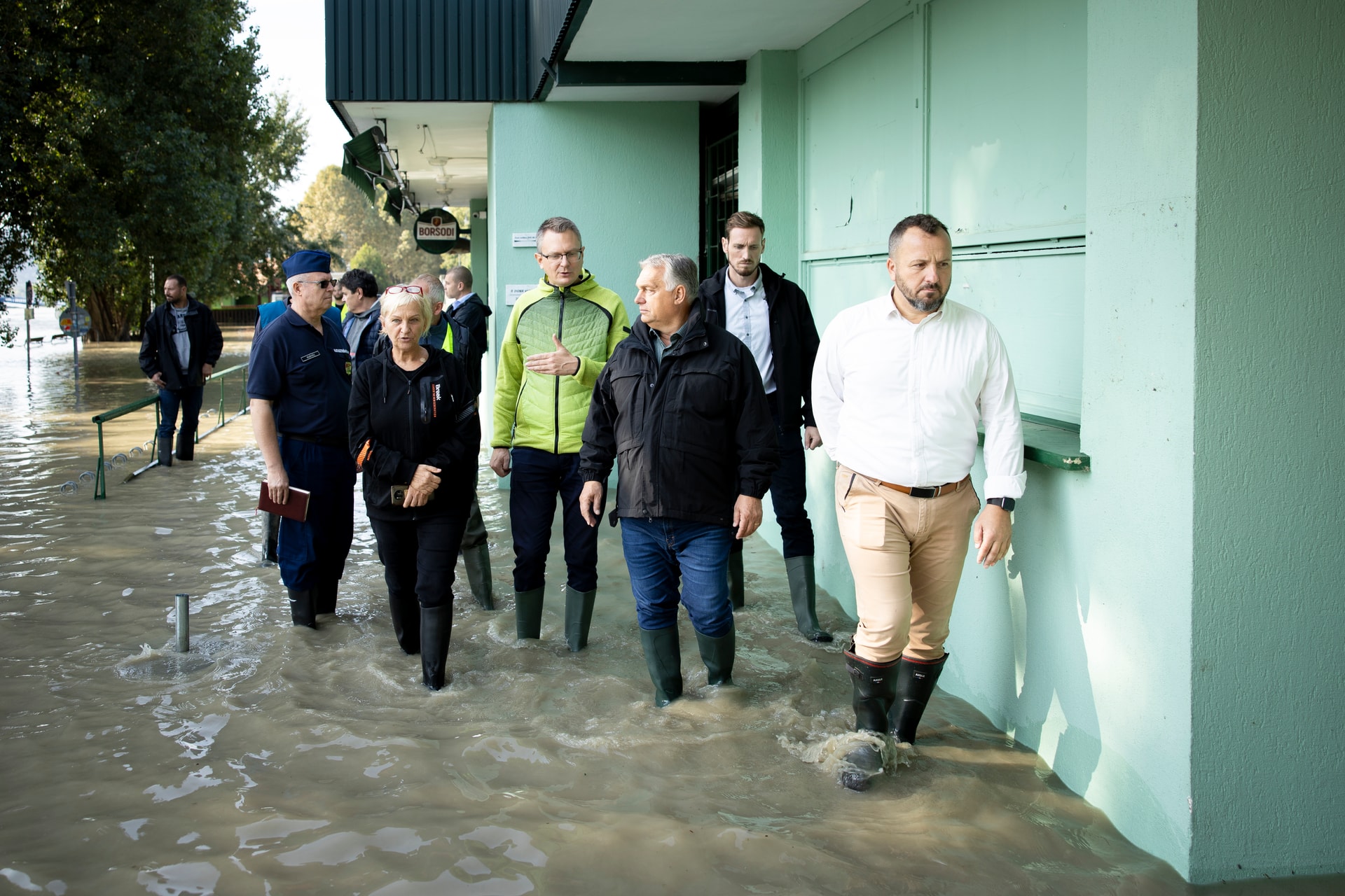 Orbán Viktor Nagymaroson és Kismaroson ellenőrizte a védekezési munkálatokat + VIDEÓ