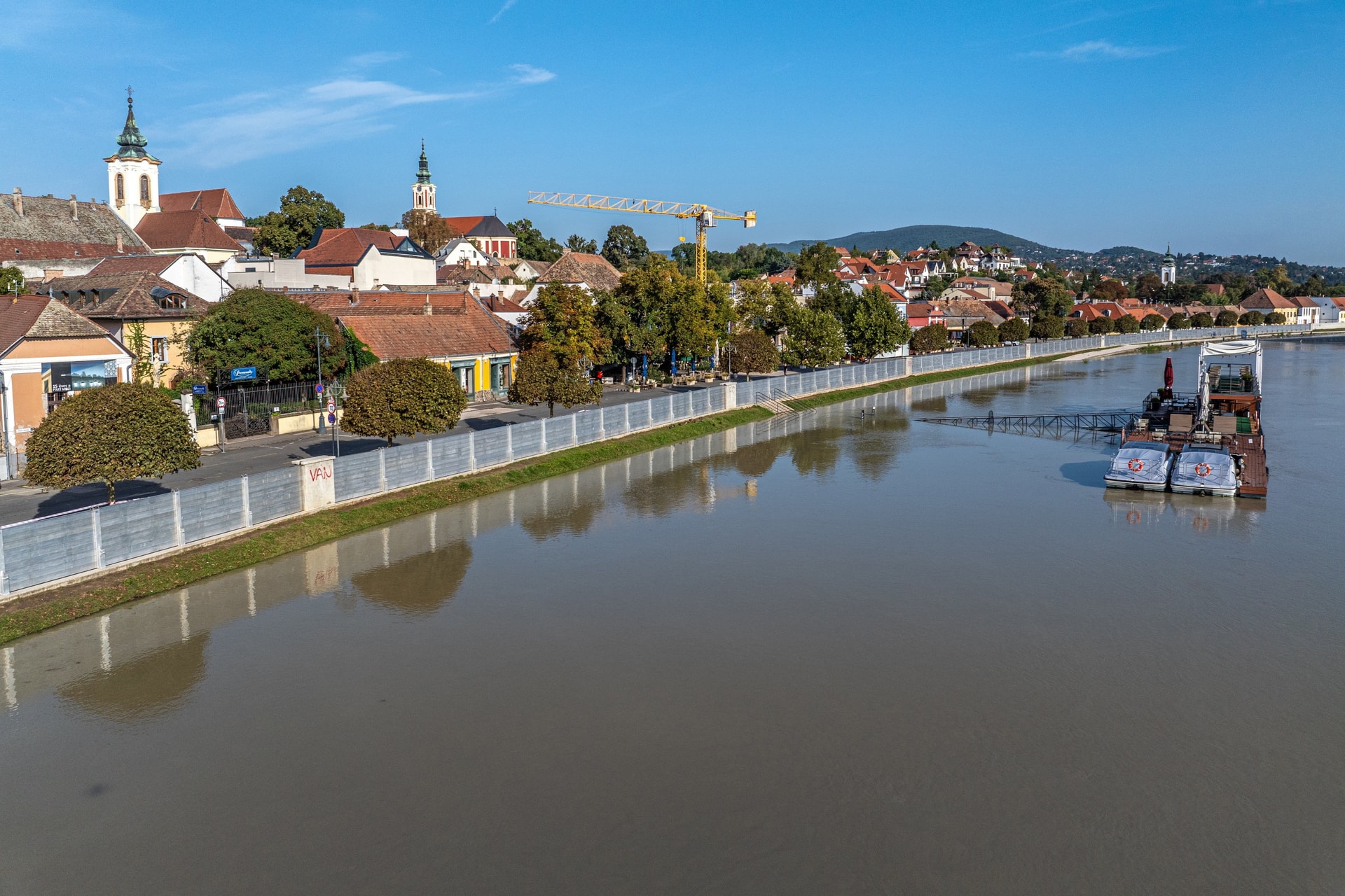 Megkezdődött a Duna tetőzése a Szigetköznél