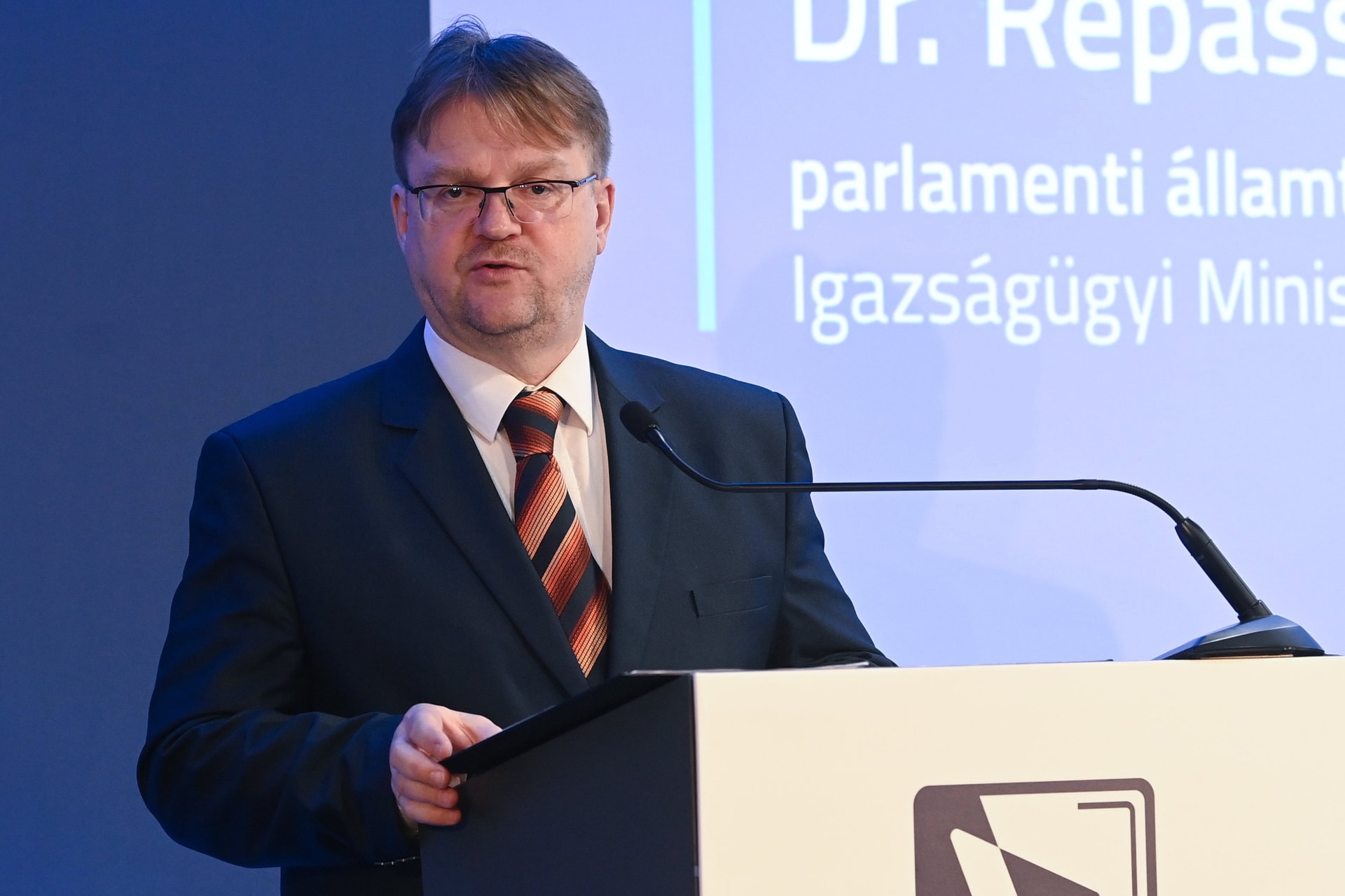 Répássy Róbert: Kiemelt cél, hogy az áldozatok közül minél többen forduljanak az áldozatsegítő központokhoz