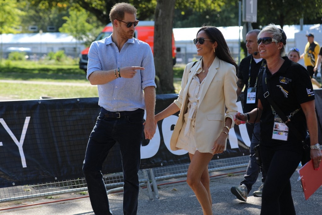 Meghan tajtékzik a dühtől