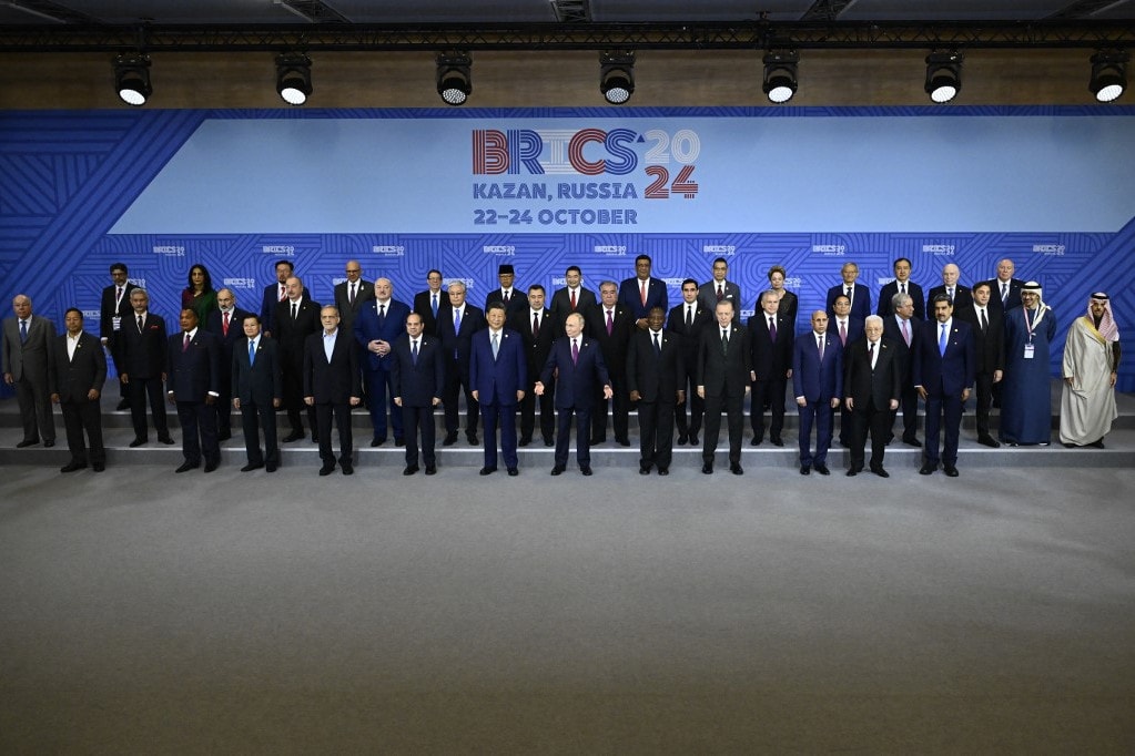 Békét teremtenének a BRICS államok