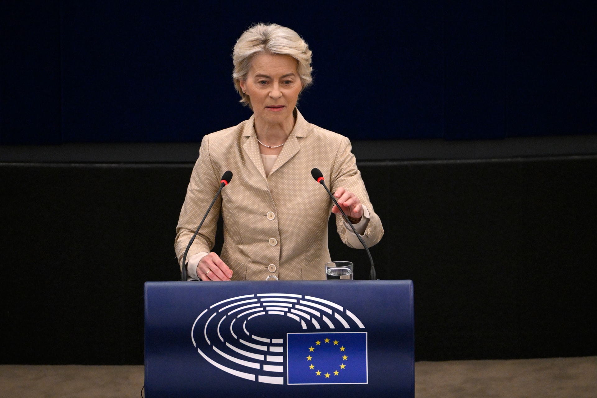 Ursula von der Leyen aljas módszerhez folyamodott