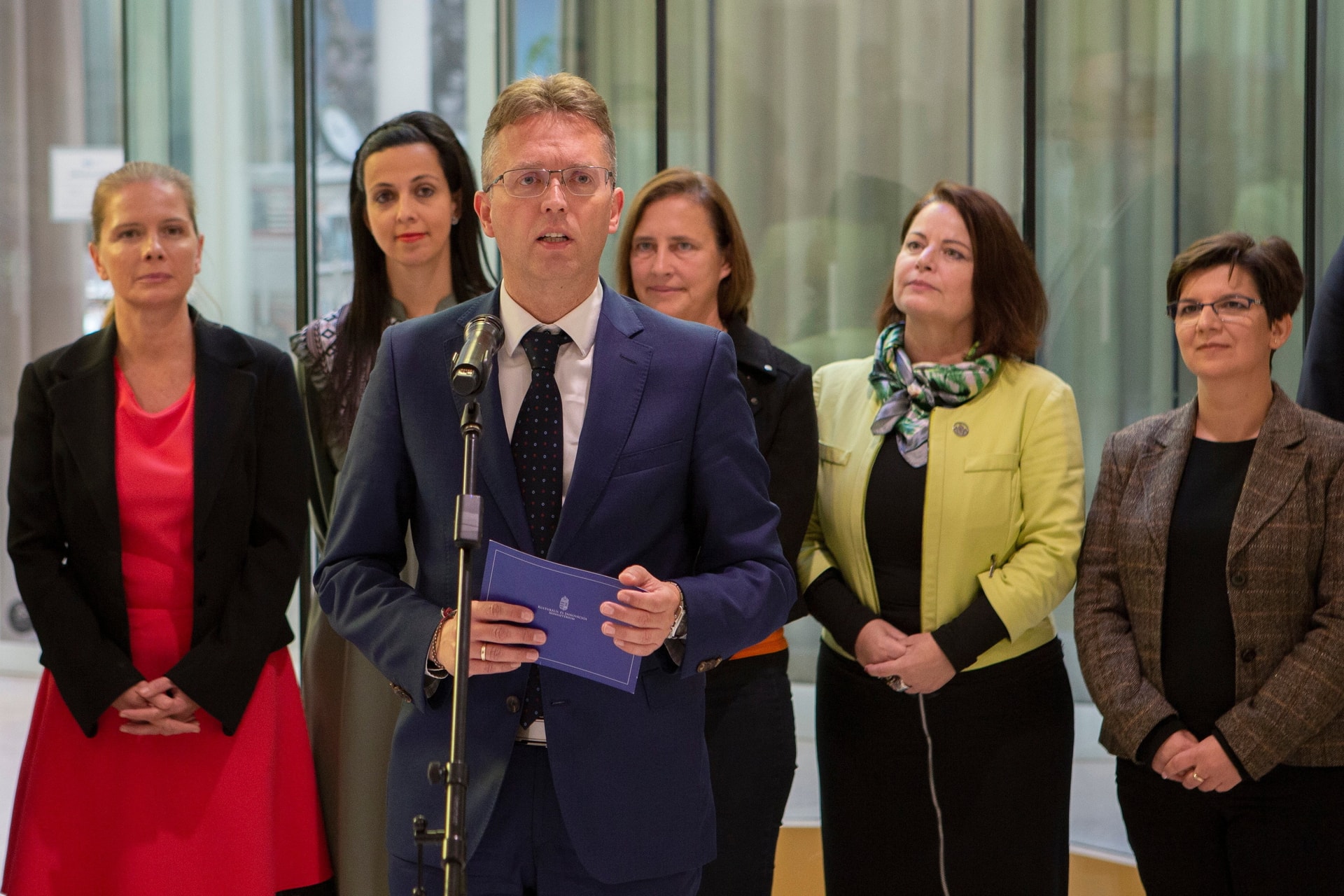 Hankó Balázs szerint javítani kell a családok helyzetén