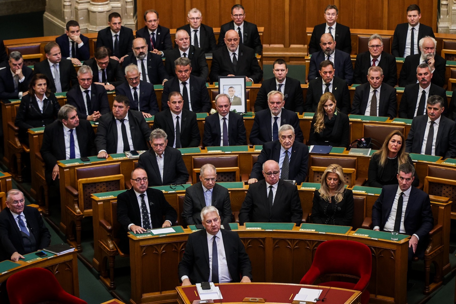 Országgyűlés: A veszélyhelyzet meghosszabbításáról tárgyalnak a képviselők