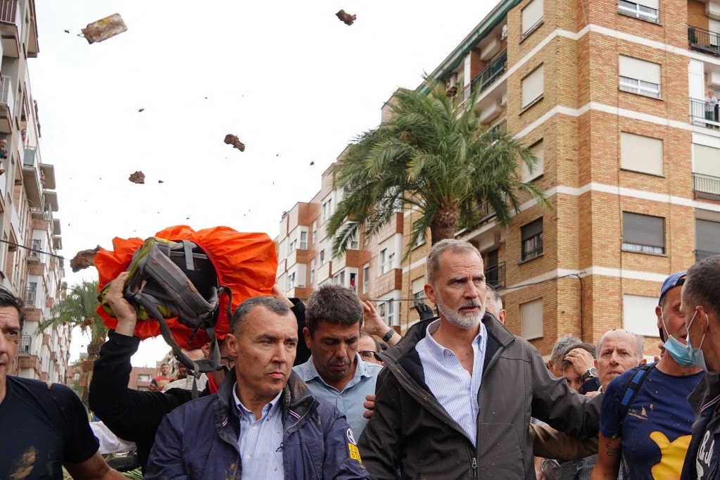 Kik a felelősök a valenciai katasztrófa helyszínére látogató királyi pár elleni agresszióért?