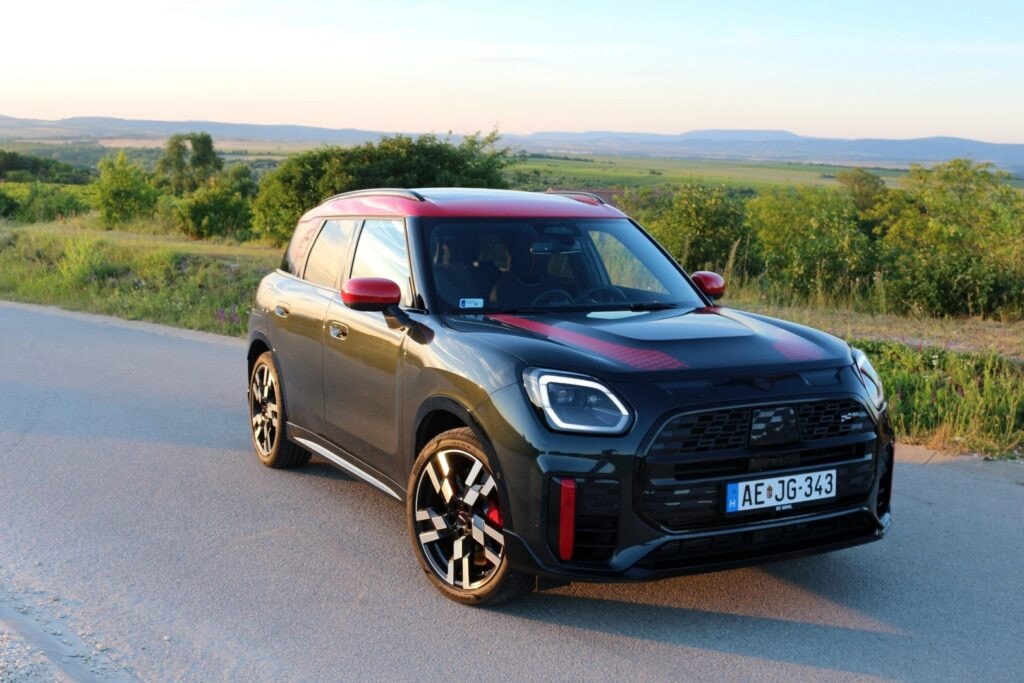 A 300 lovas MINI