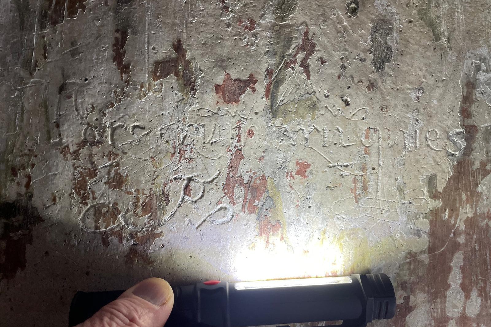 Baljós pentagrammákat találtak egy brit birtokon