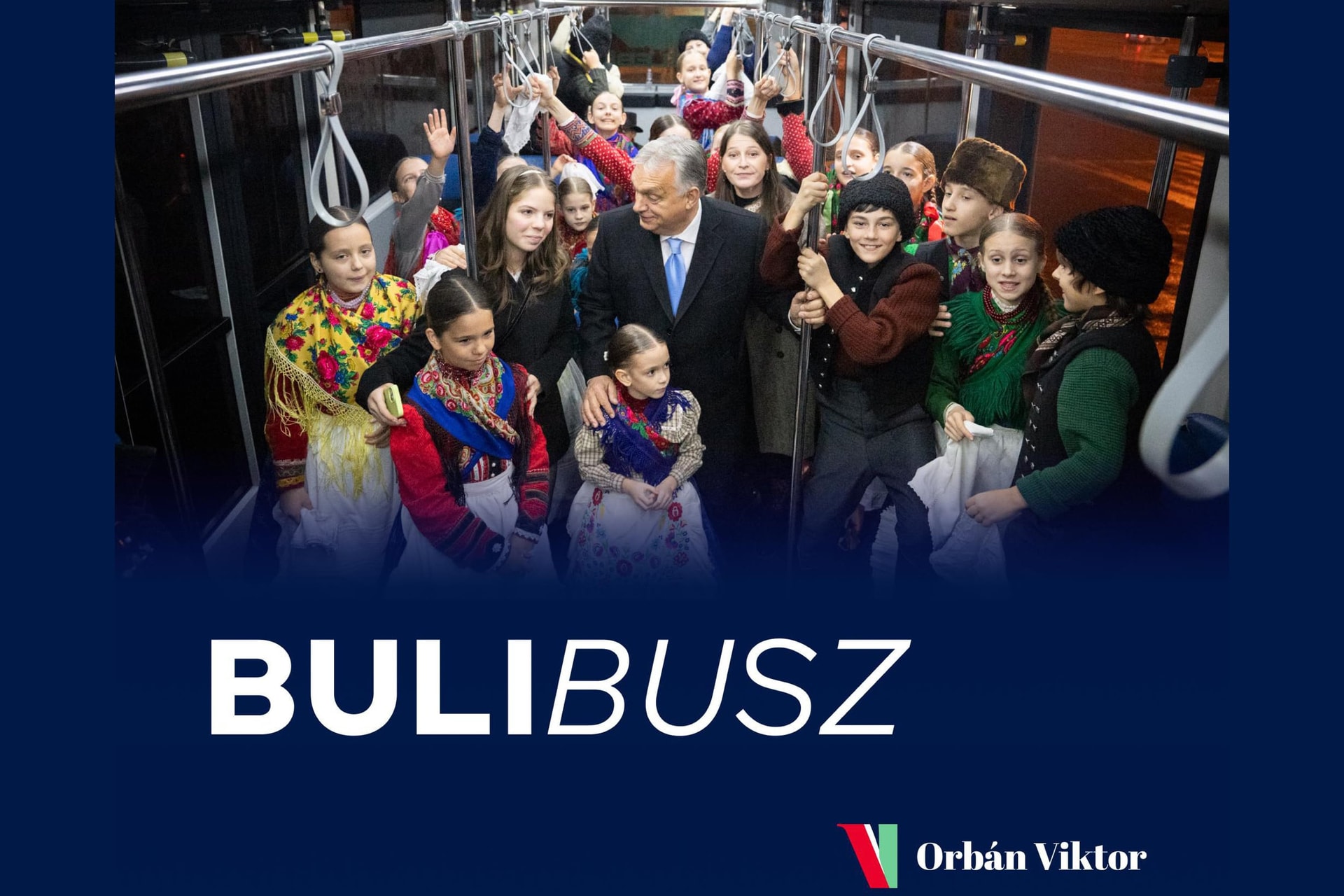 Bulibuszra szállt Orbán, mindenki táncra perdült körülötte + VIDEÓ