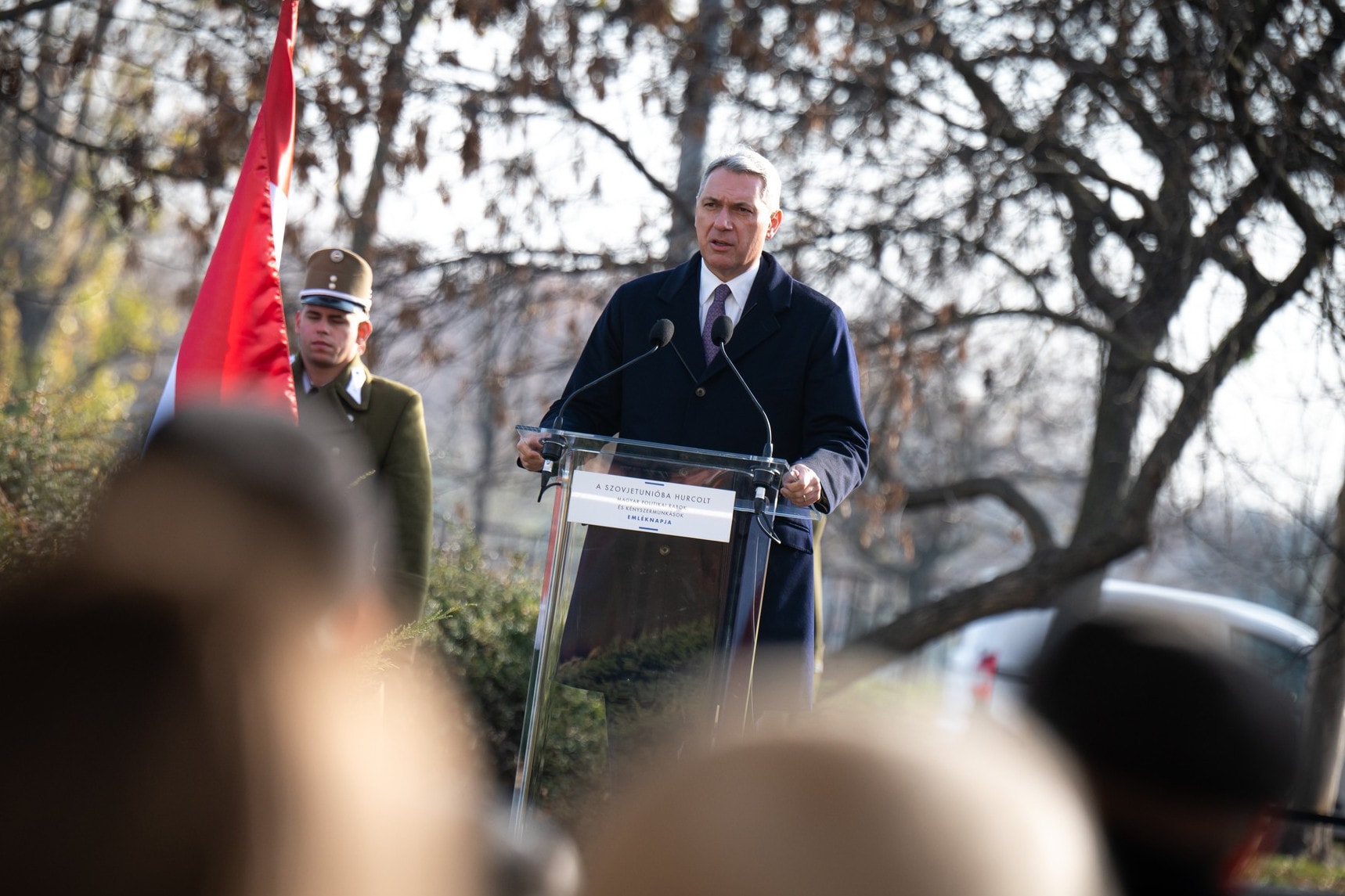Lázár János: A háborúktól távol kell maradni