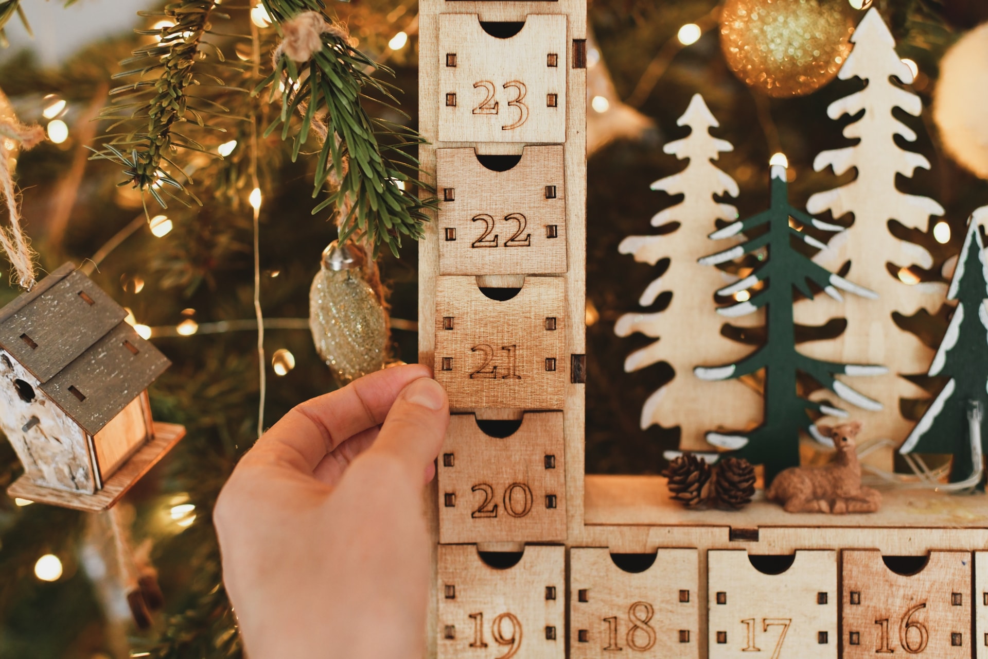 Az advent eredete. Miért használunk ilyenkor csemegével teli naptárakat?