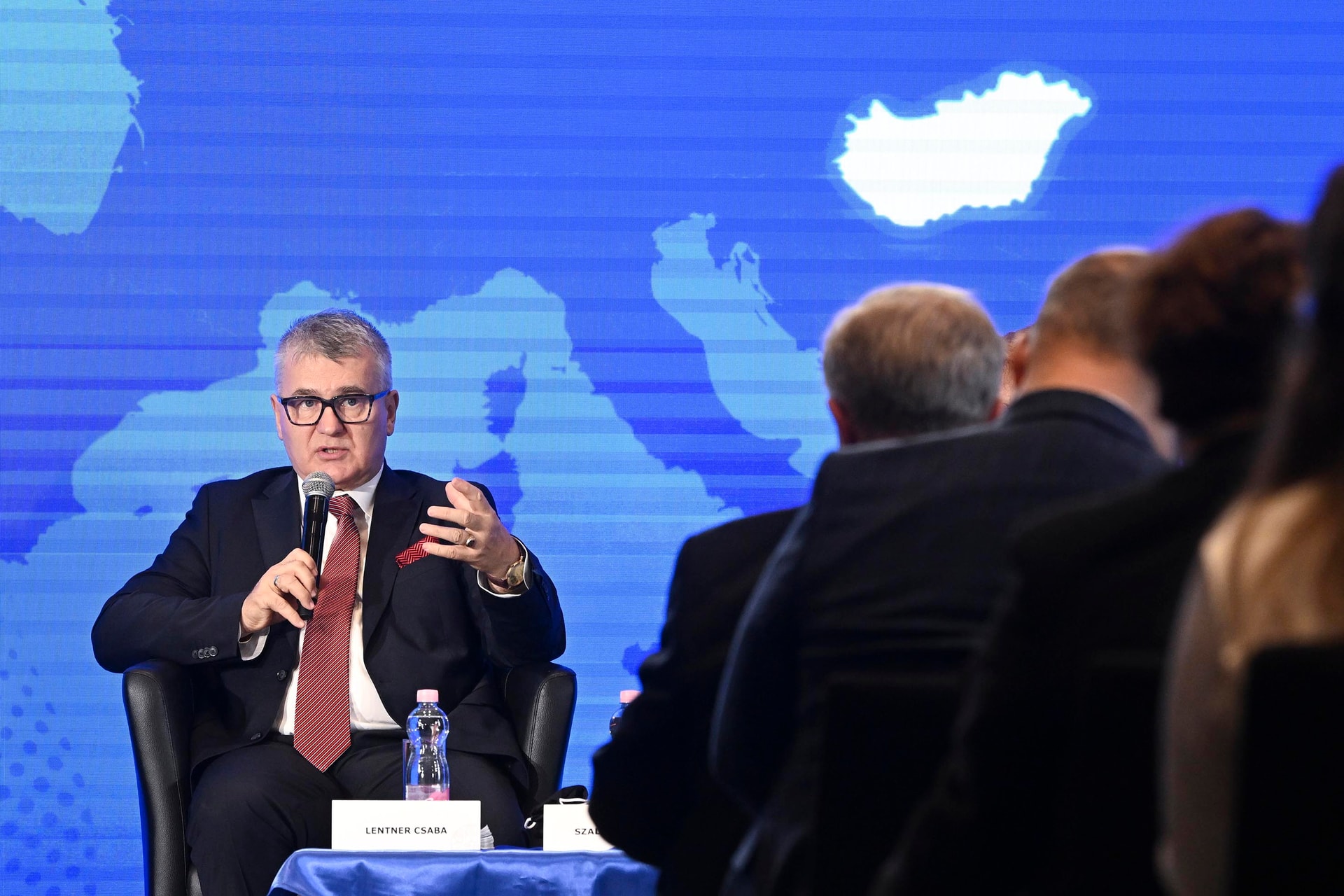 Lentner Csaba: A hazai kis és középvállalatokra lehet új stratégiát építeni – INTERJÚ