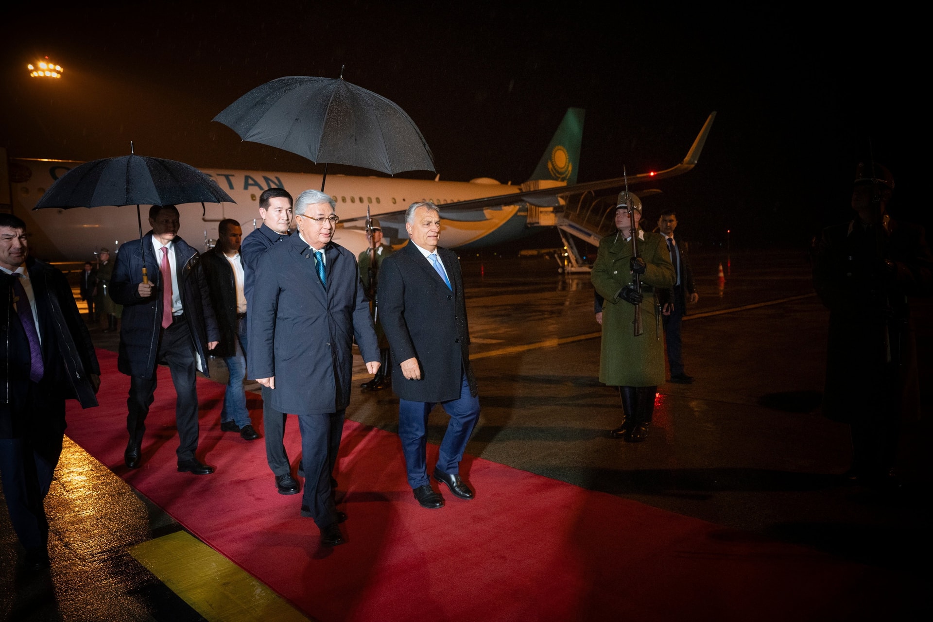 Orbán Viktor fogadta a Magyarországra érkező kazah elnököt