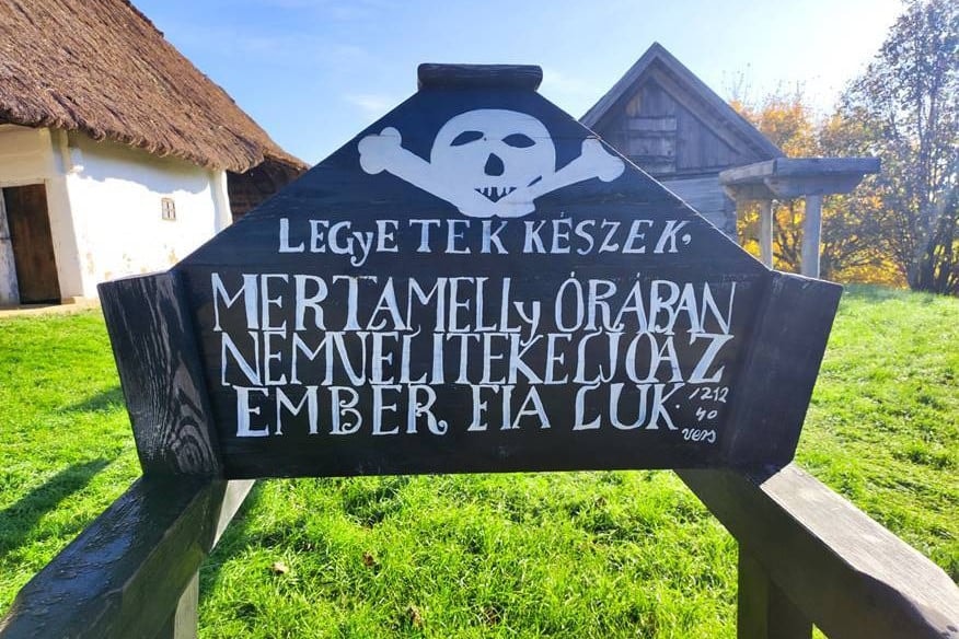 Csónakos fejfák, kőszívek és Szent Mihály lova a Skanzenben