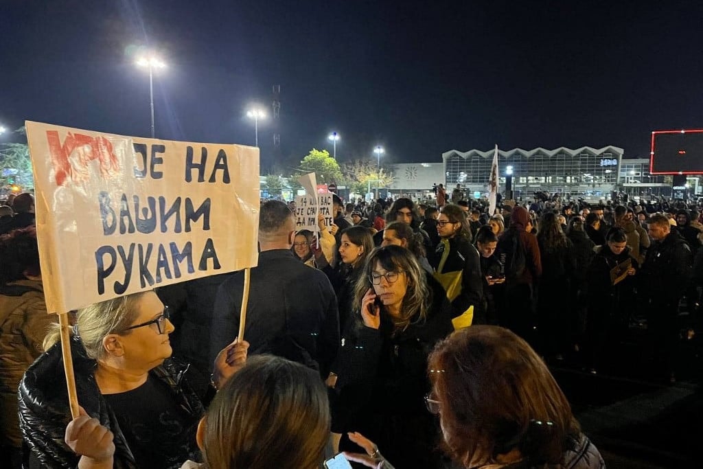 Miniszterek is vannak az előállítottak között az újvidéki tragédia kapcsán