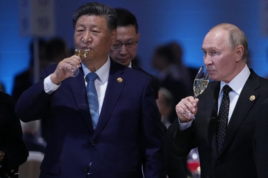Peking és Moszkva „kéz a kézben” halad előre