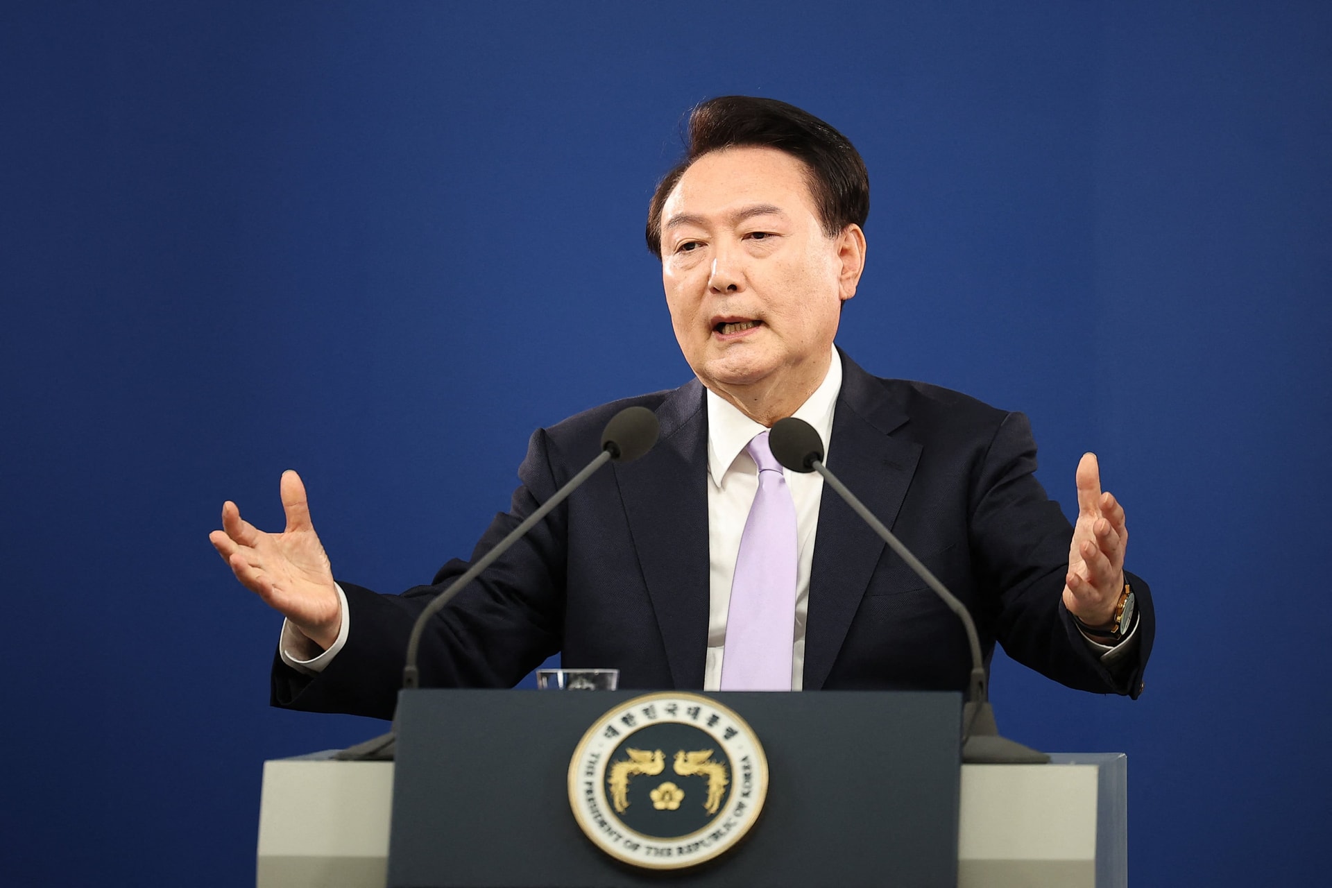 A dél-koreai elnök bocsánatot kért a szükségállapot bevezetéséért