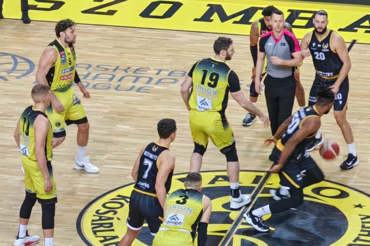 Bajnokcsapathoz méltó módon intézte el a Falco a DEAC csapatát