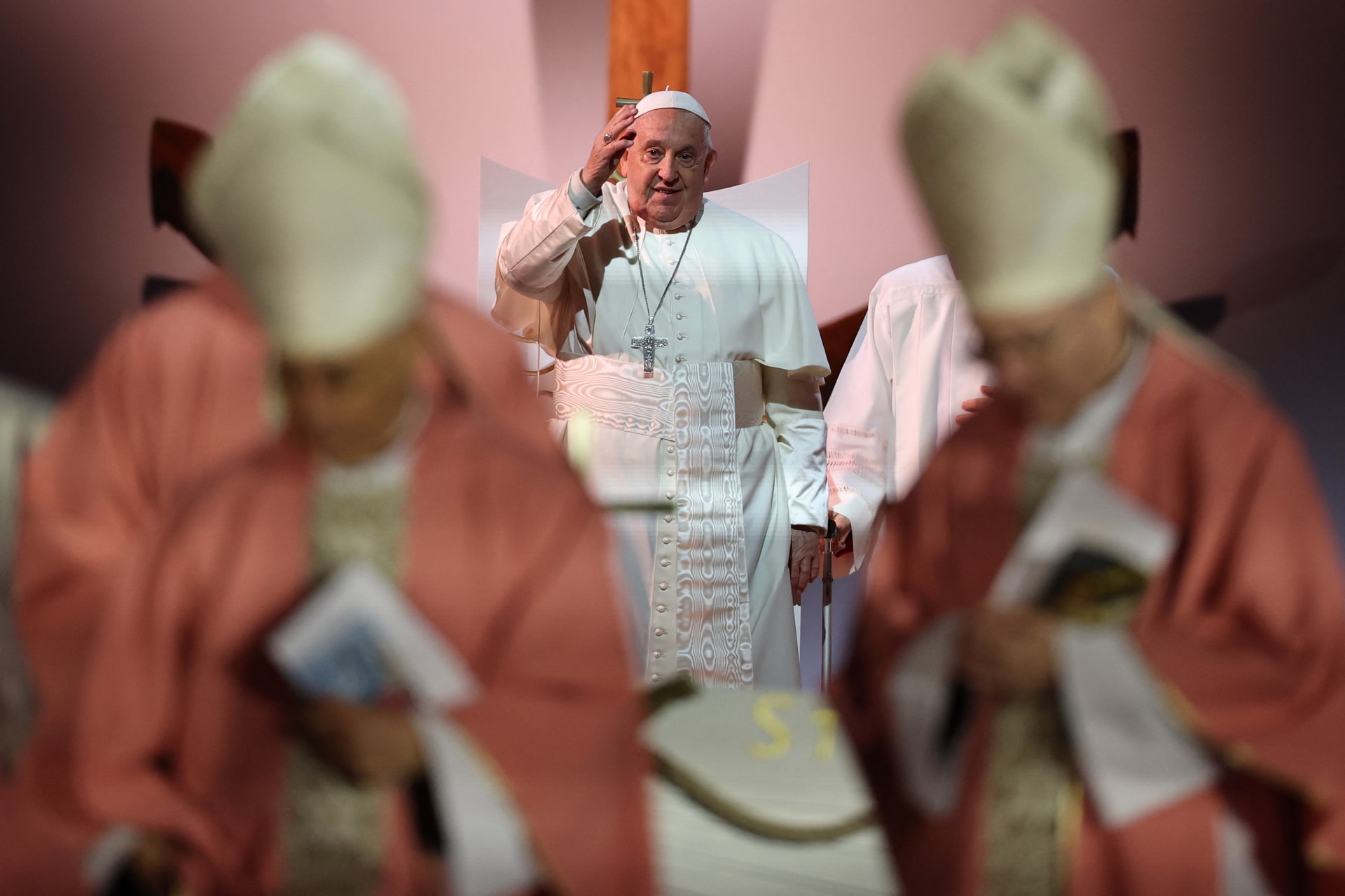 Békét kívánt a Közel-Kelet egészének a pápa
