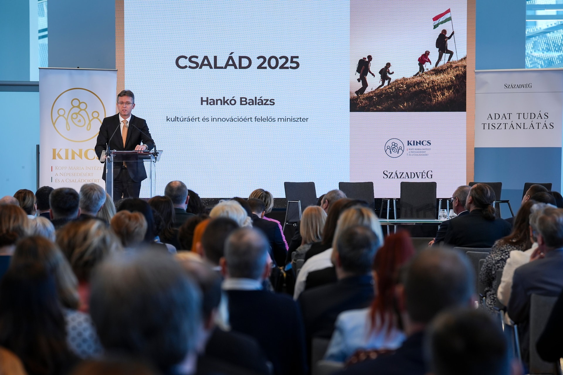 Hankó Balázs: Minden élethelyzetben támogatjuk a magyar családokat