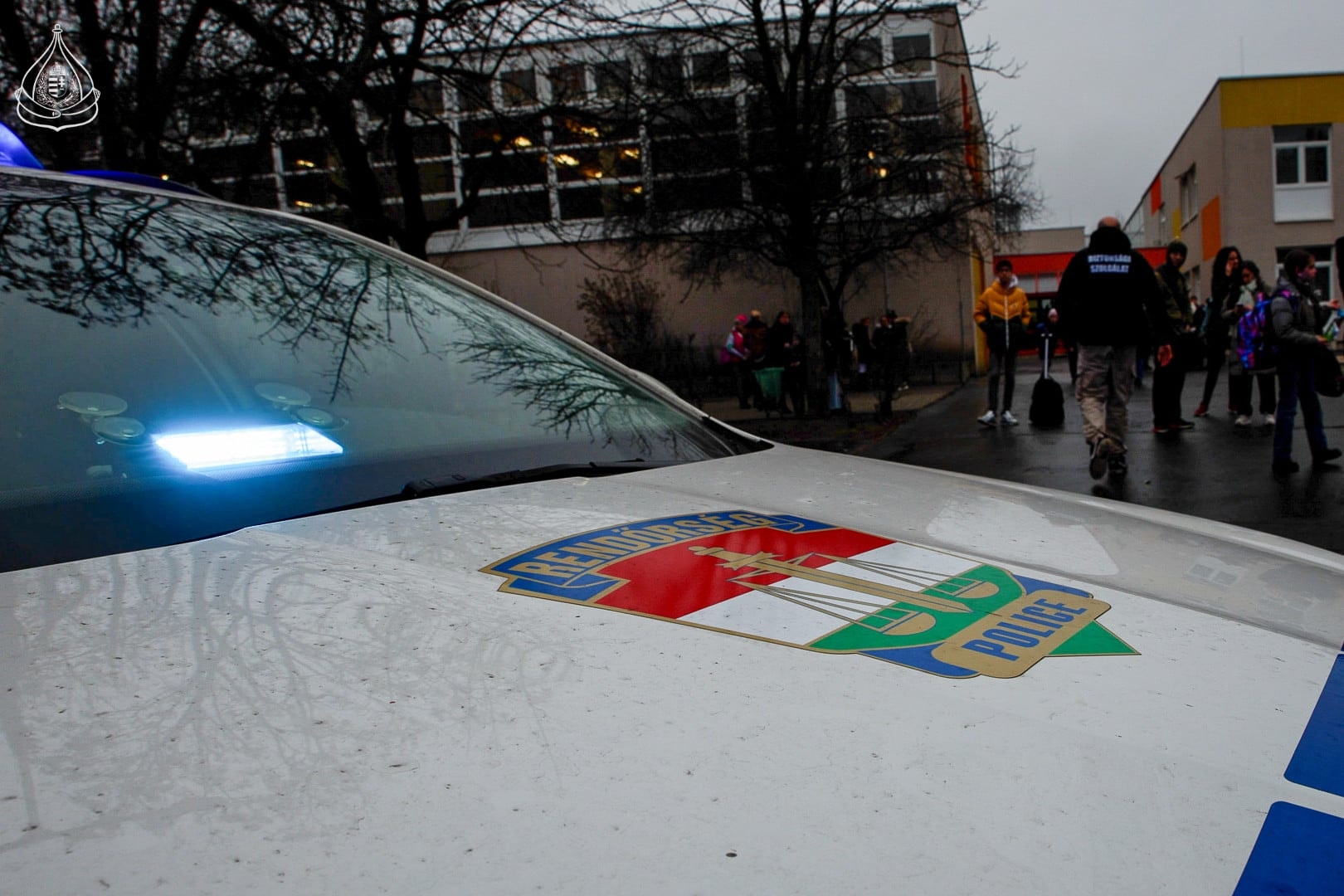Iskolákat fenyegettek meg robbantással