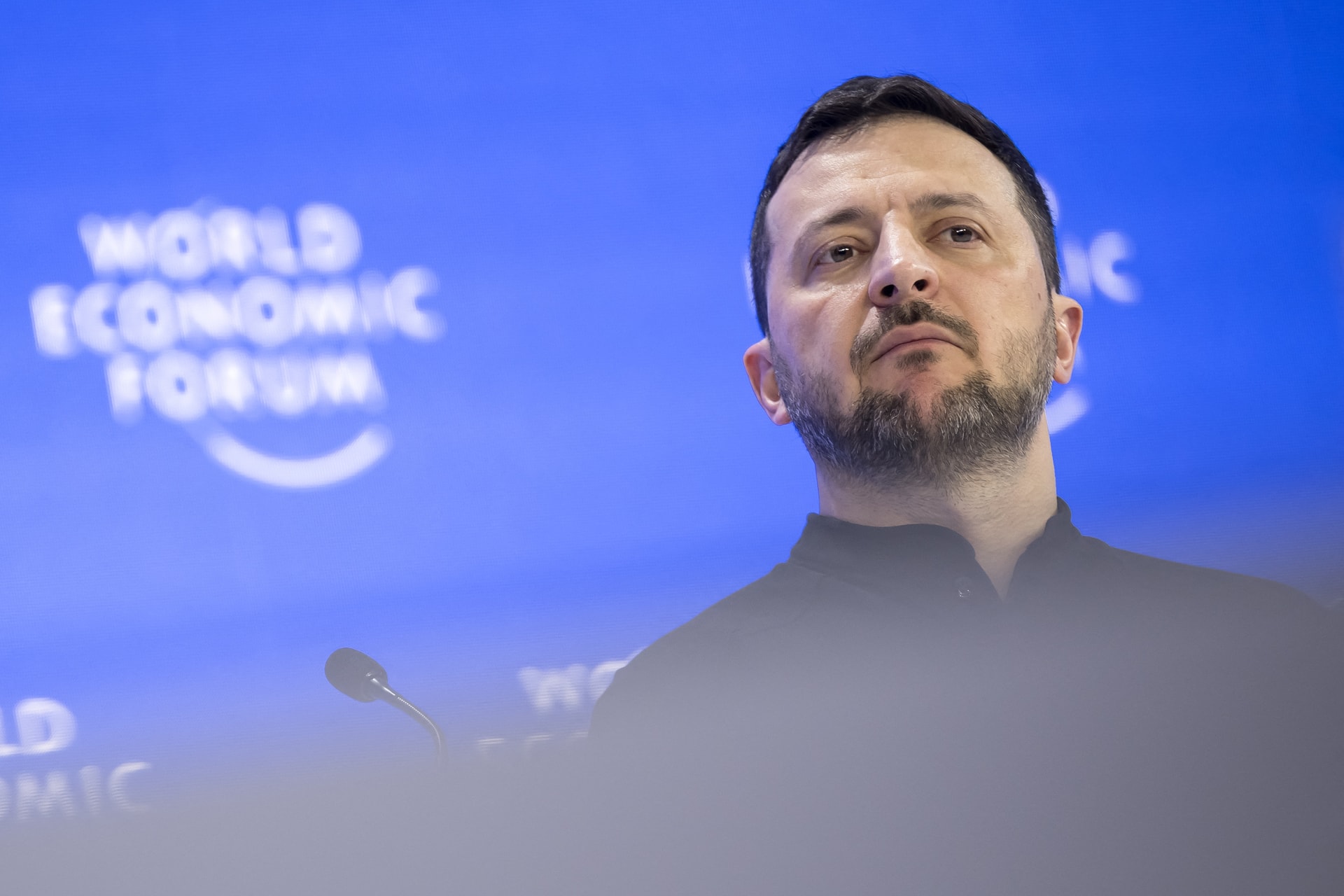 Különleges módon szorongatnák meg Zelenszkijt