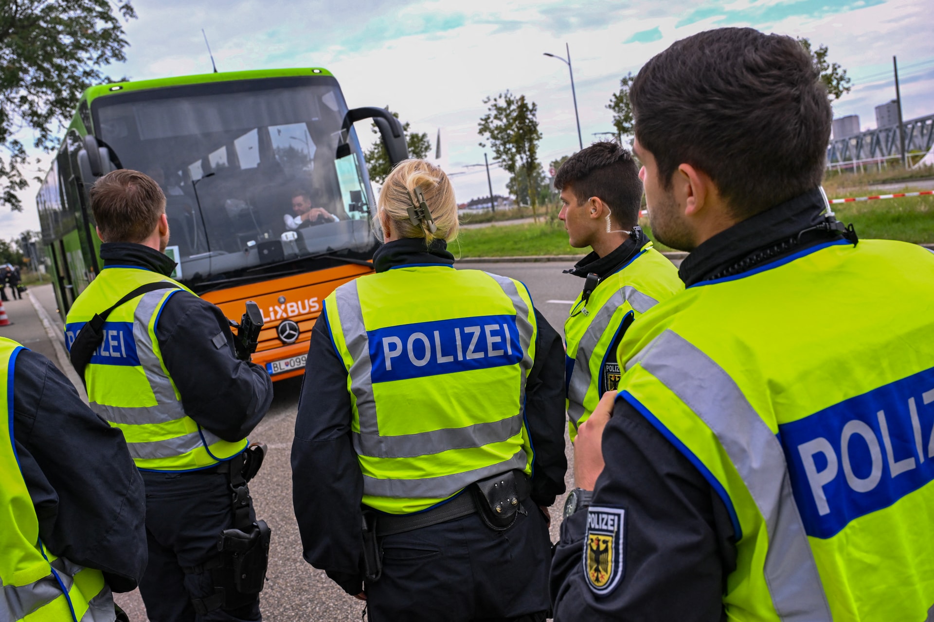 Hat hónappal meghosszabbítják az ellenőrzést a német határokon