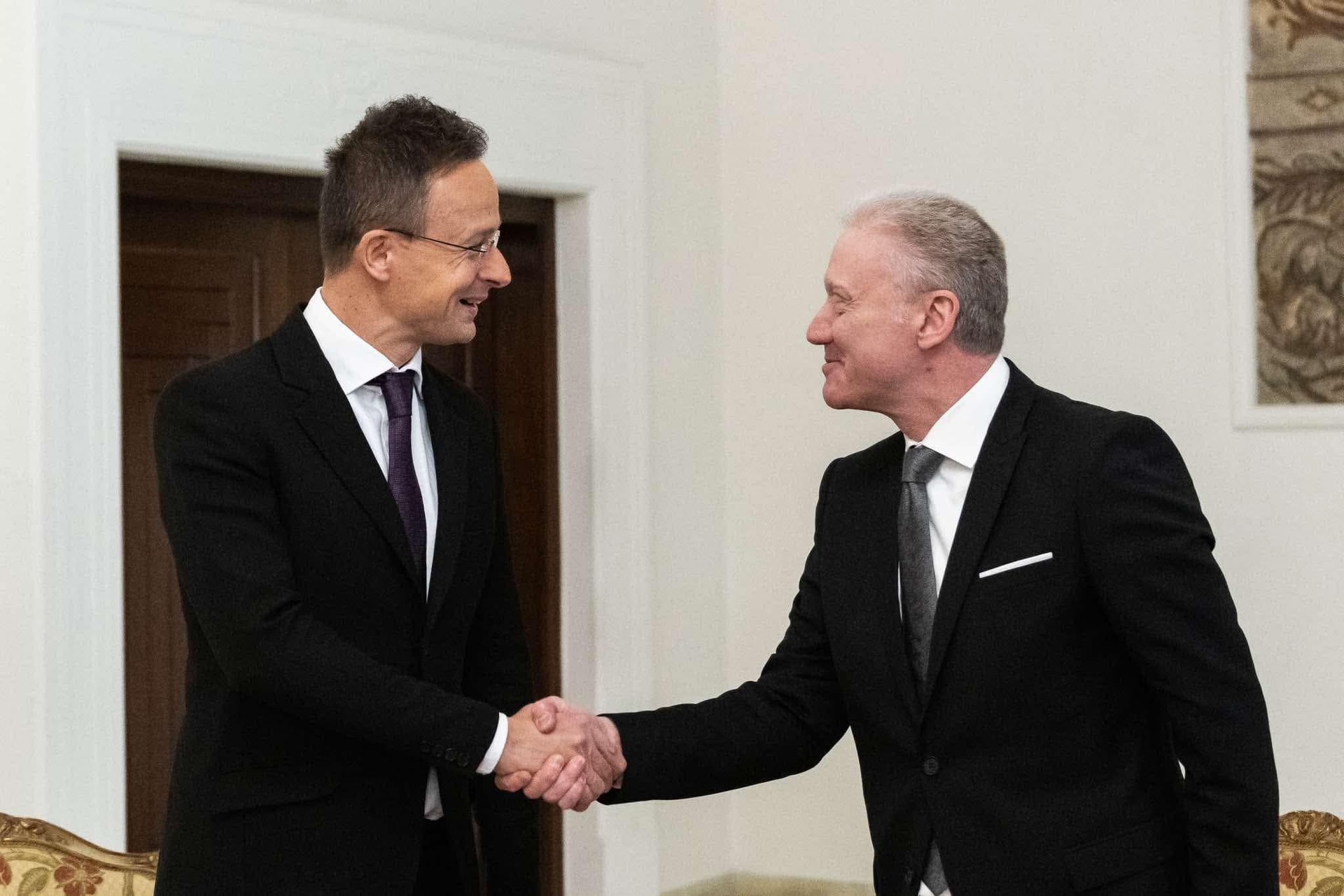 „Magyarország segíti Libanon stabilitását”