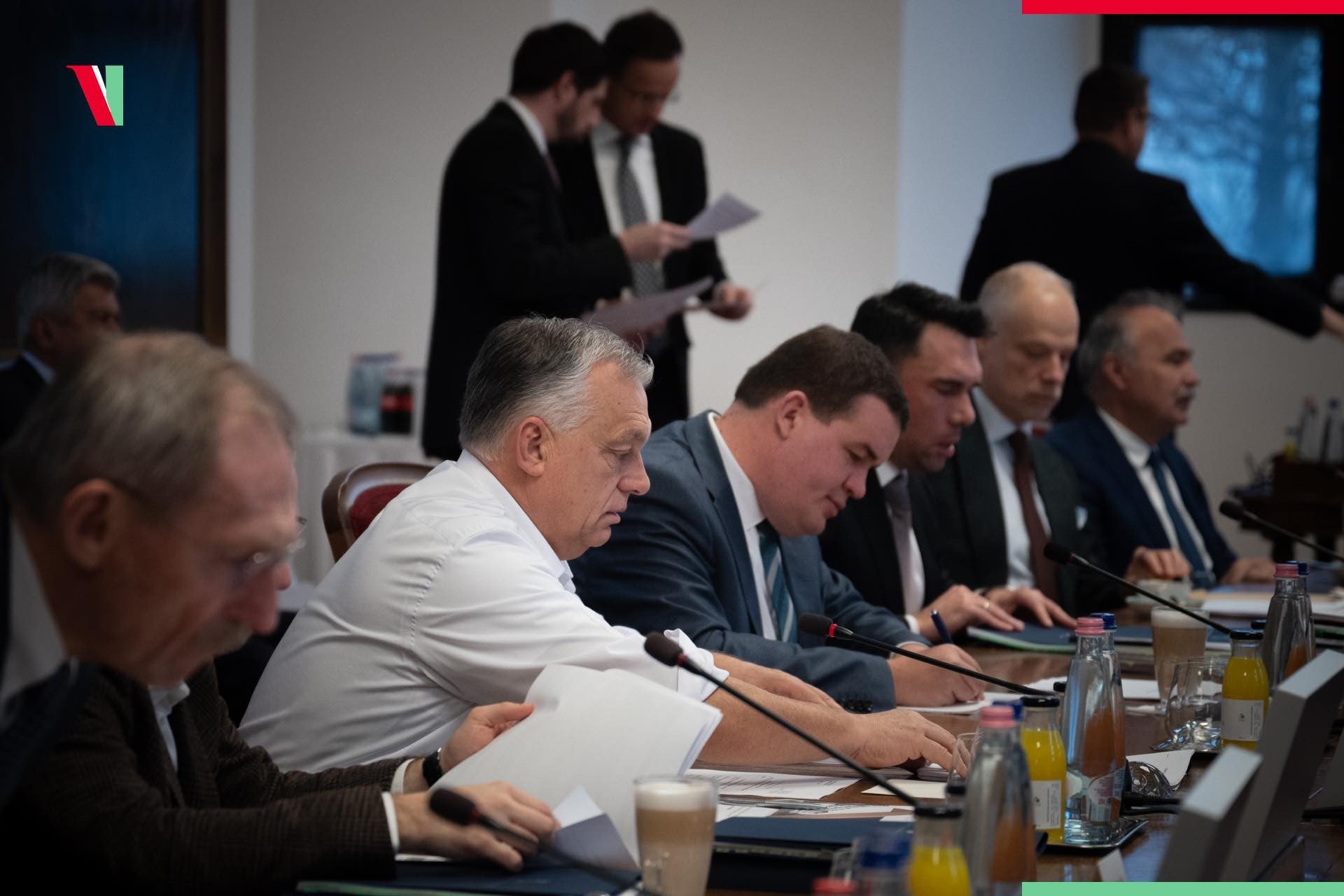 Orbán Viktor az EU állam- és kormányfőivel tárgyalt