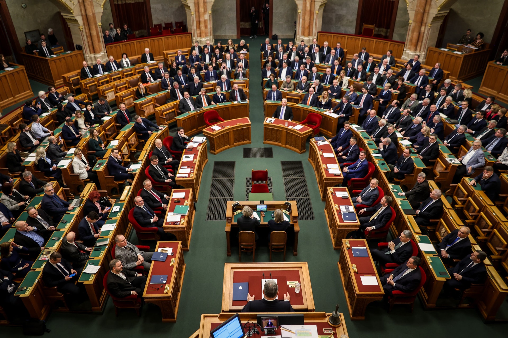 A kommunista diktatúrák áldozataira emlékezik a parlament
