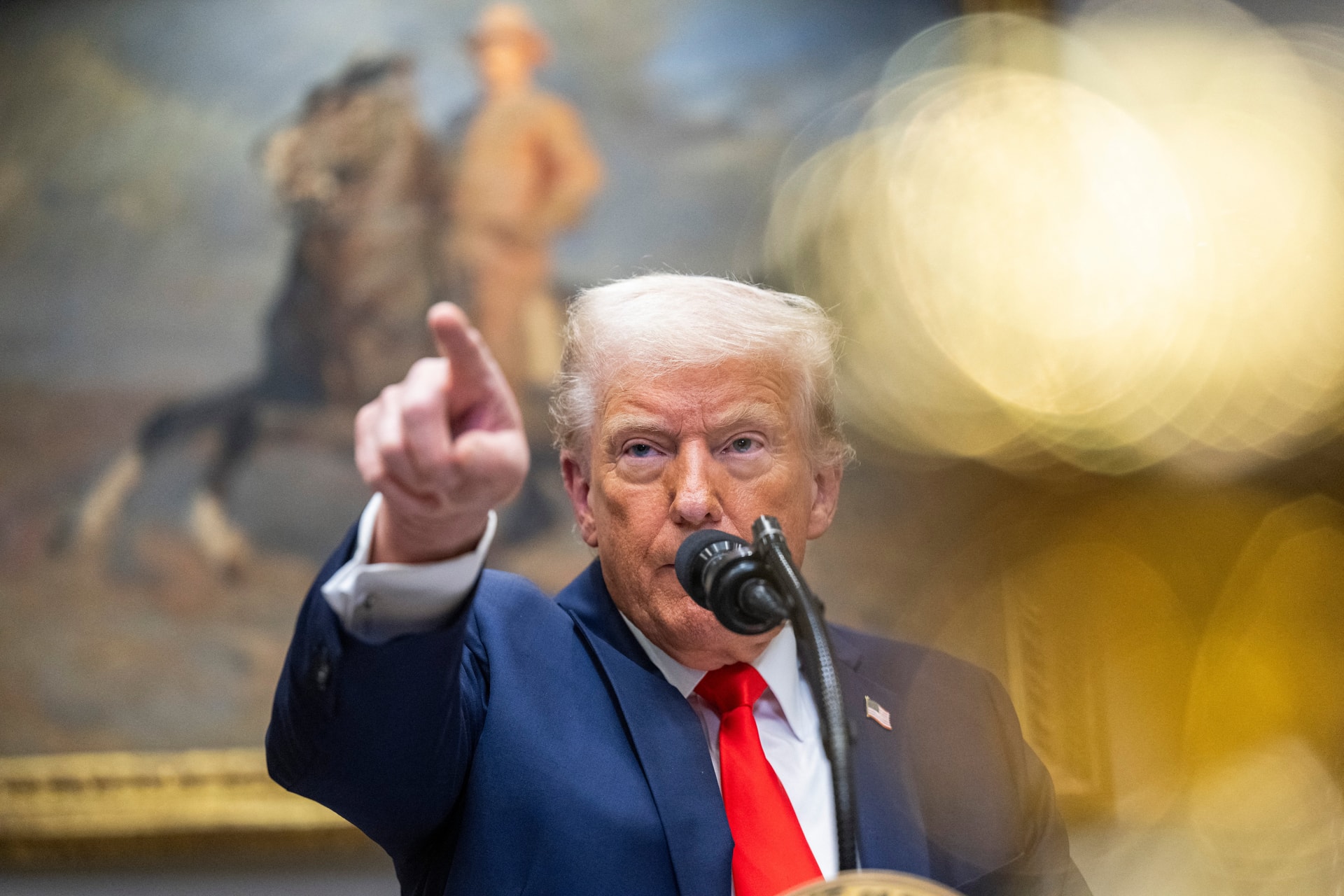 Donald Trump légicsapásokat rendelt el