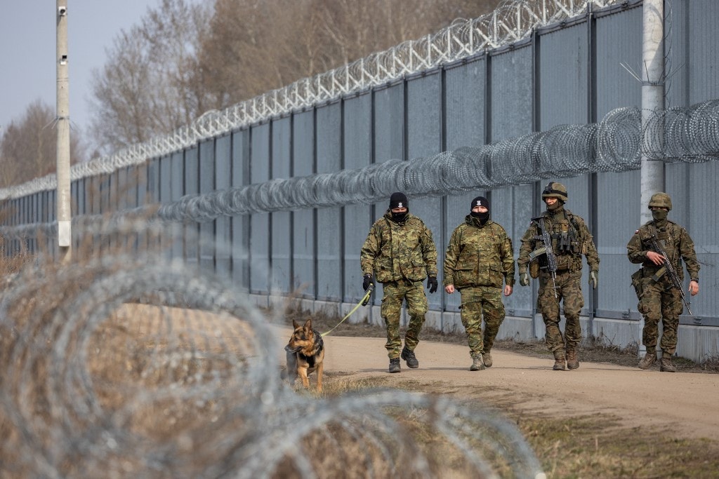 A lengyel hatóságok megkezdték a fehéroroszok tömeges deportálását