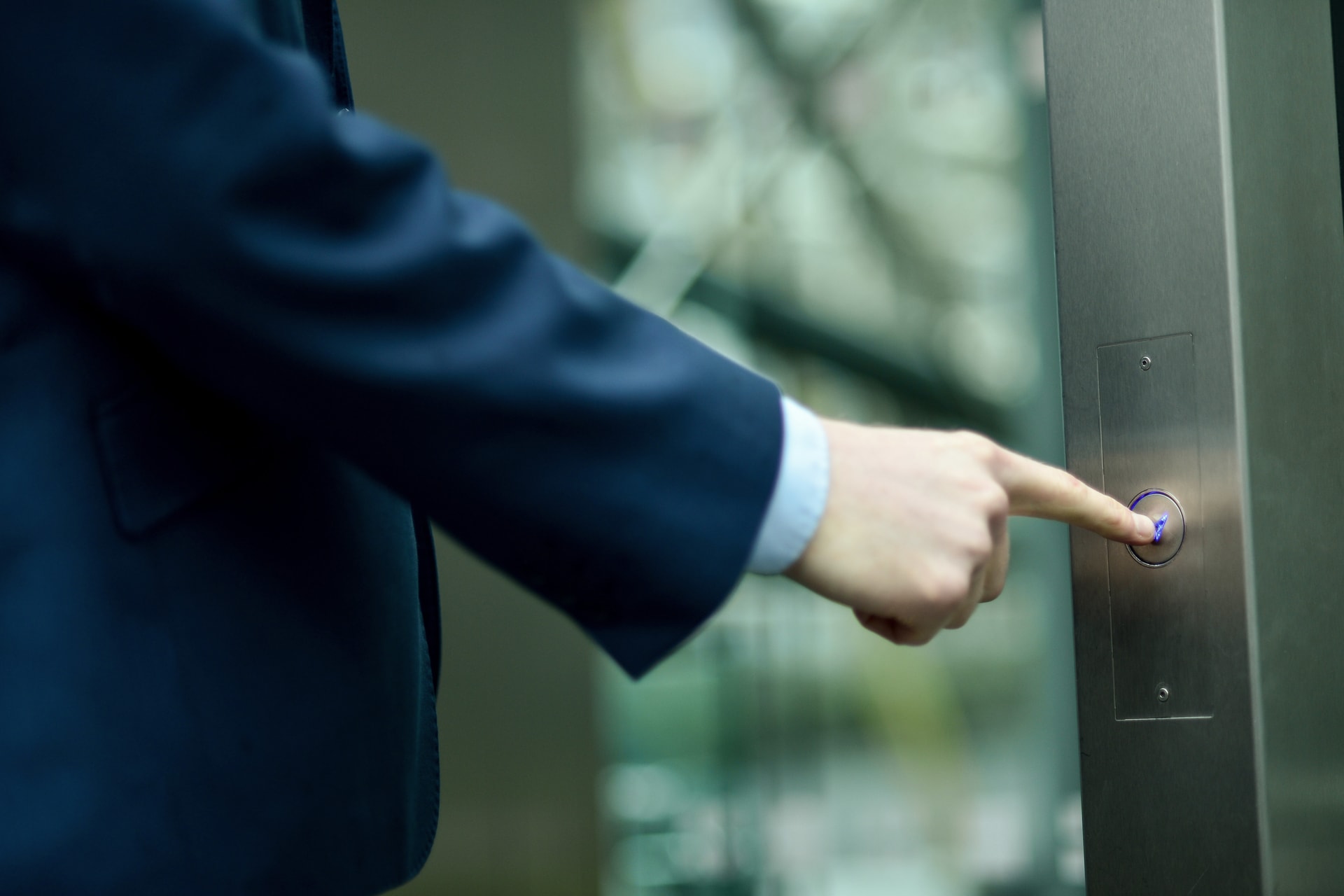 Gyorsabban megérkezhet a lift ezekkel a trükökkel