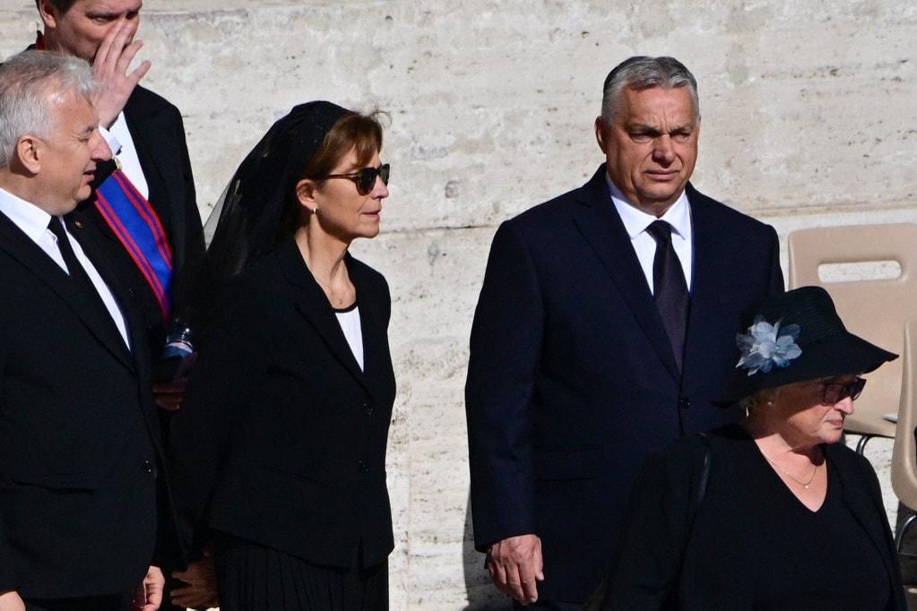 Lencsevégen Orbán Viktor a római éjszakában