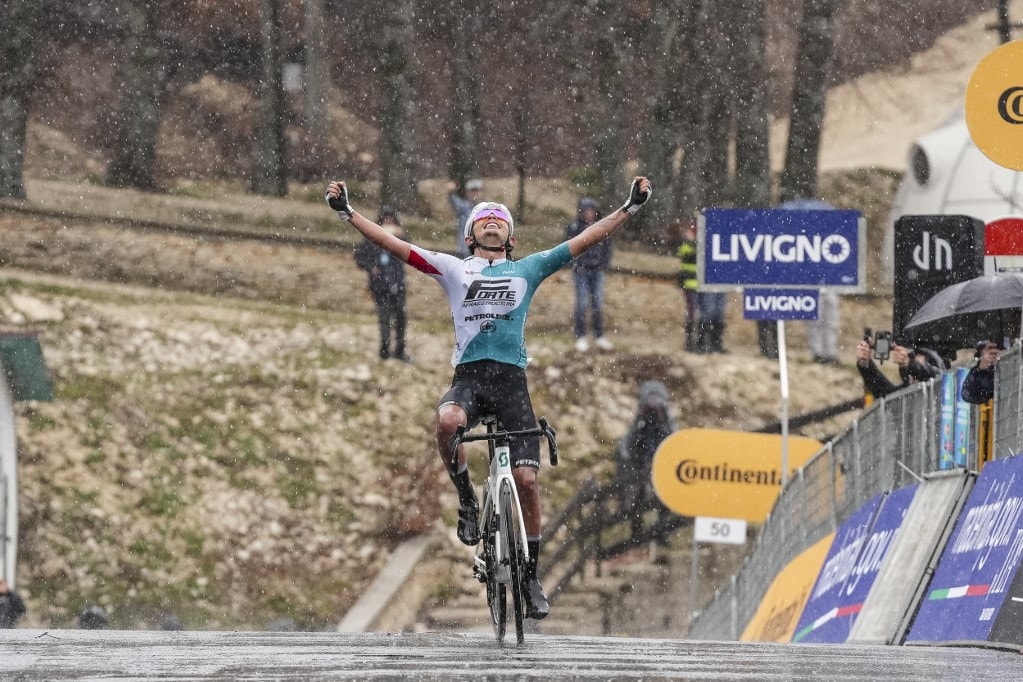 Ferenc pápára emlékeznek a Giro d’Italián