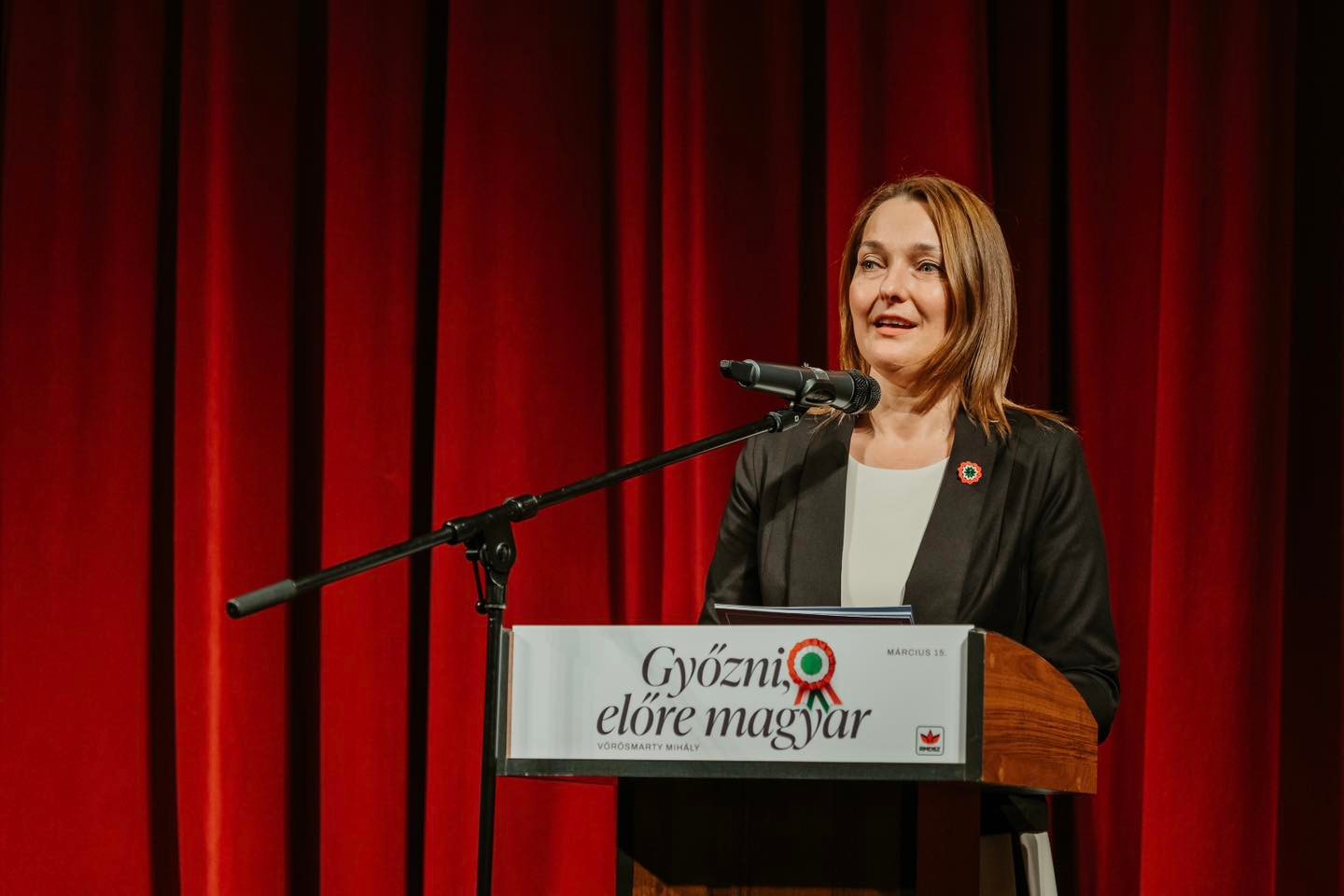Magyar nyelvű színjátszás határainkon túl