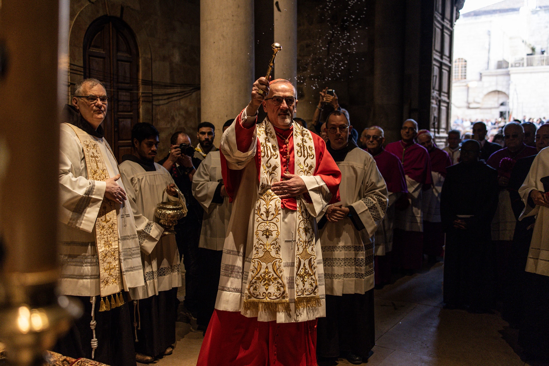 A jeruzsálemi latin pátriárka szerint téves az emberiség válasza a mai válságokra