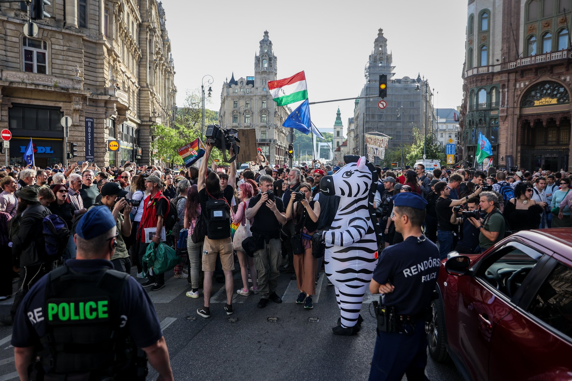 Feszültek a Pride melletti tüntetők + GALÉRIA