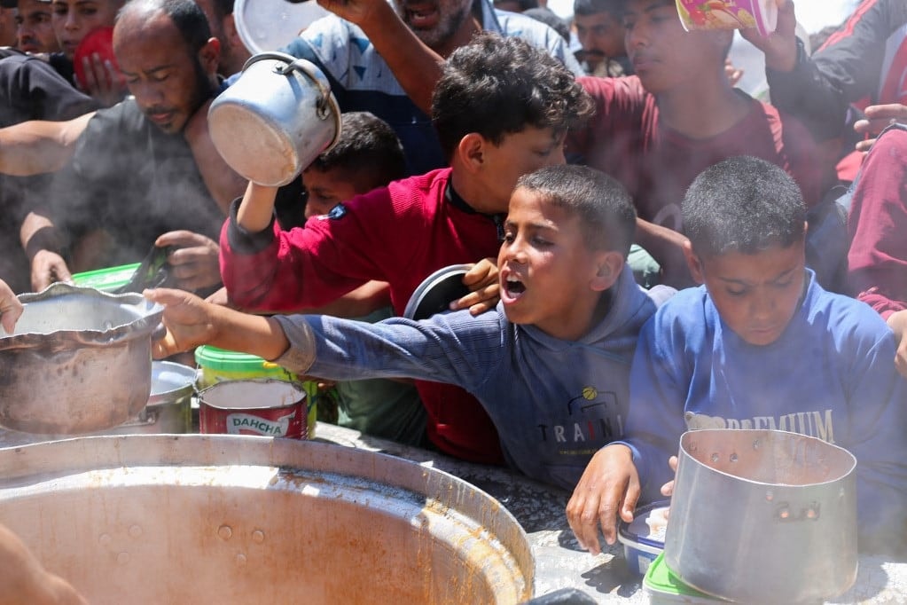 Humanitárius segítség érkezik Gázába