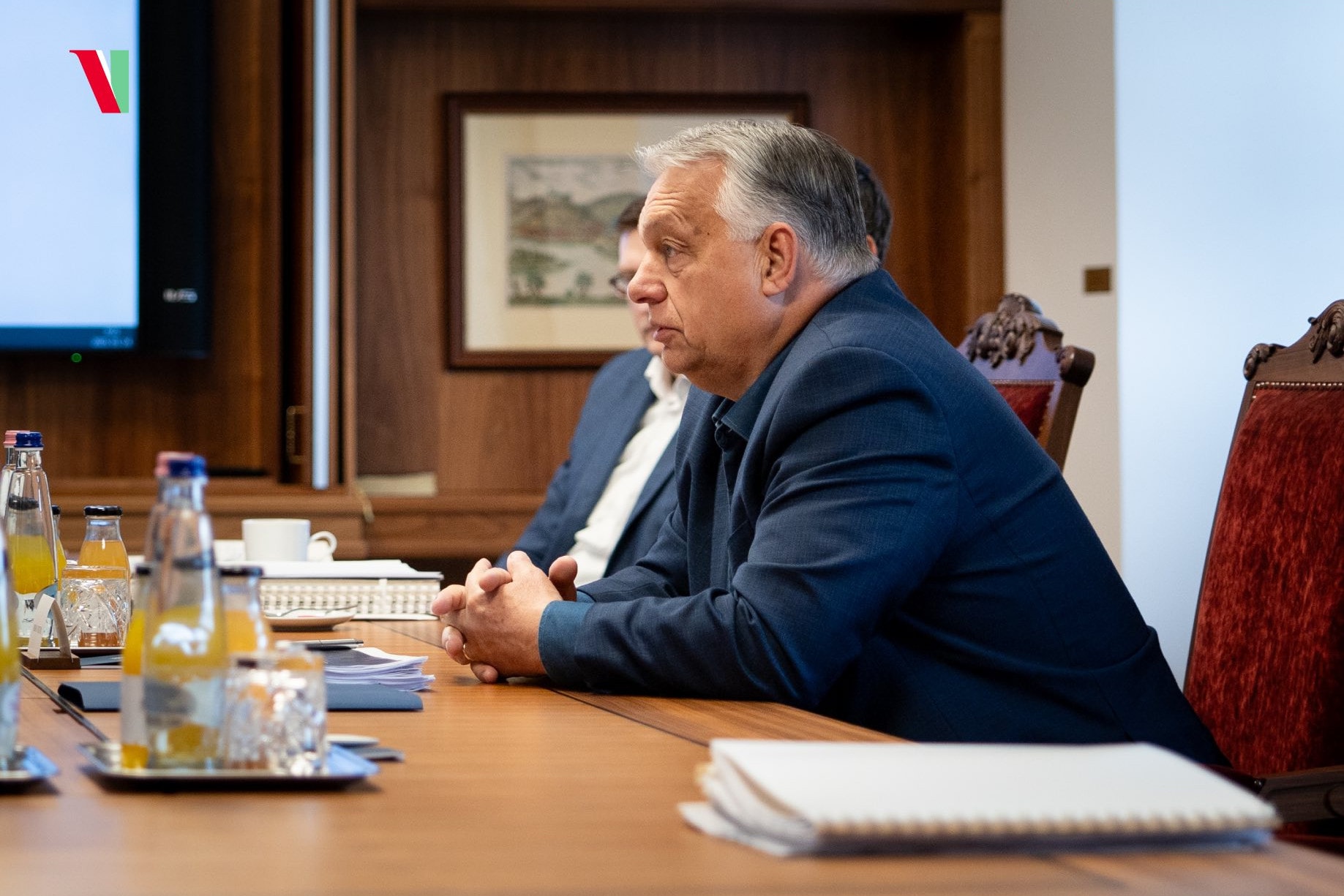 Orbán Viktor aláírta + VIDEÓ