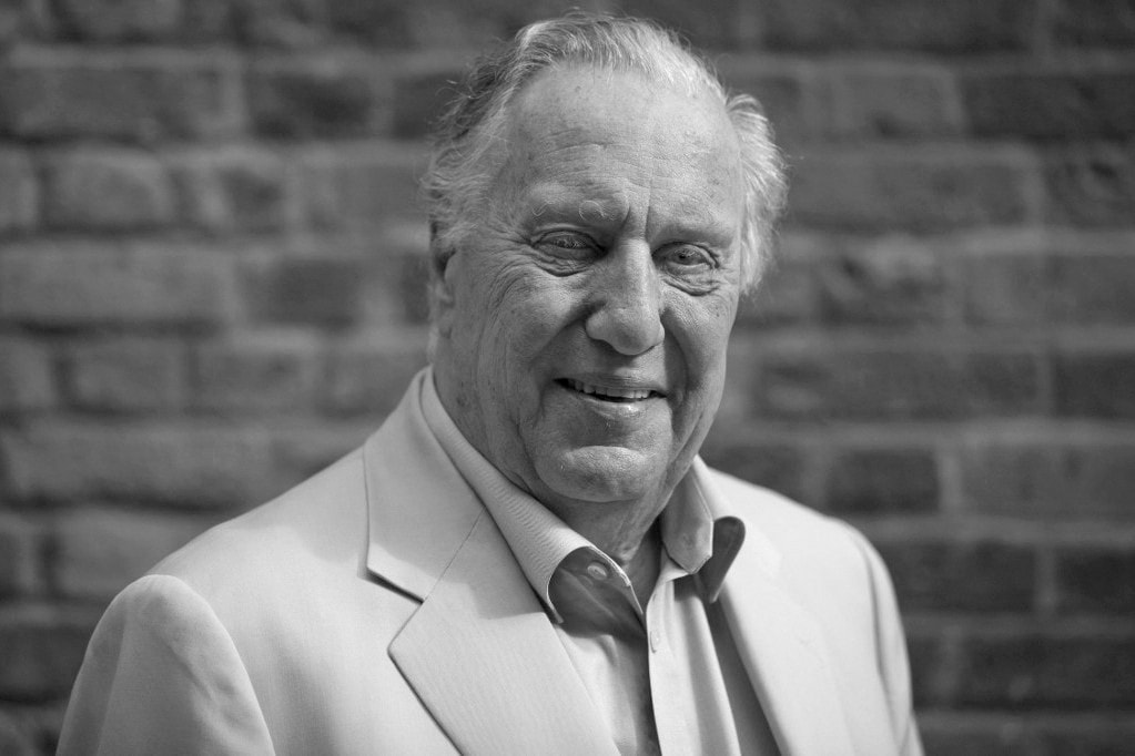 Elhunyt Frederick Forsyth