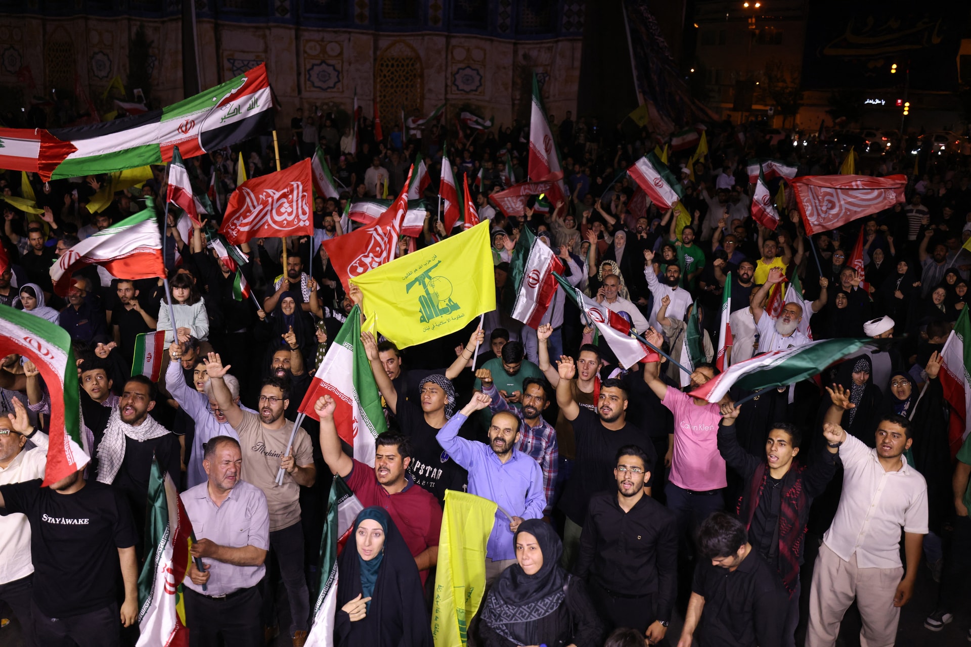 Irán óva inti a világot