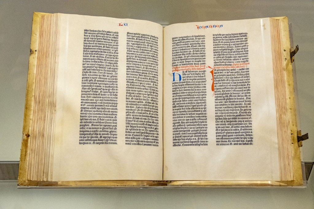 Az MI vizsgálja a Bibliát